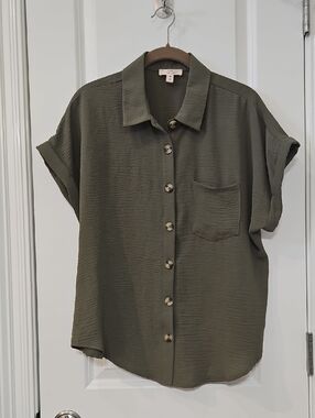 Como Vintage Olive Button-Front Shirt